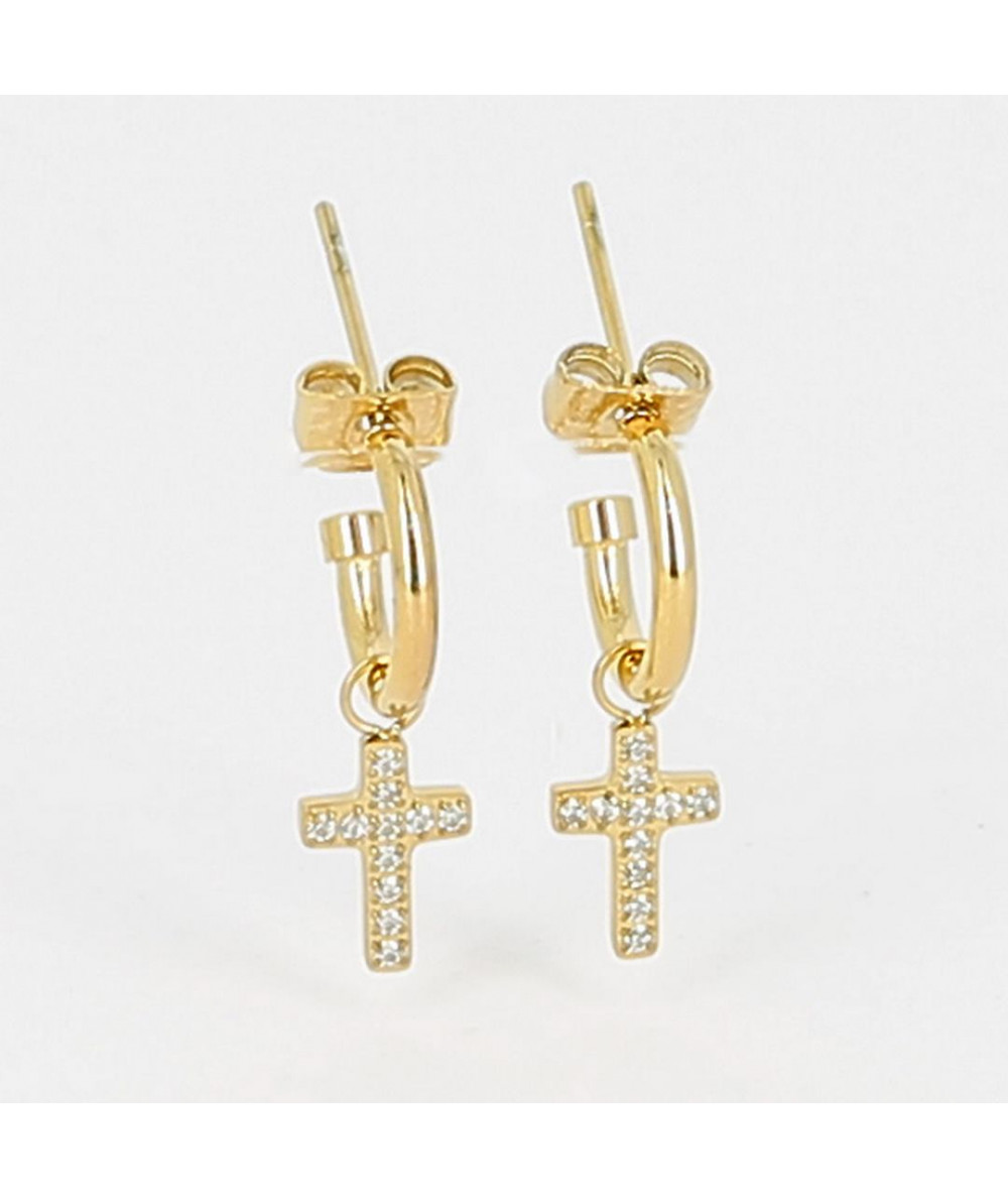 boucles d'oreilles créoles sur lesquelles pendent  des petites croix avec zirconium