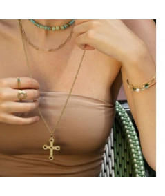 Collier long en acier uni ou doré à l'or fin sur lequel est suspendue une croix sertie de zirconiums et pierres naturelles.