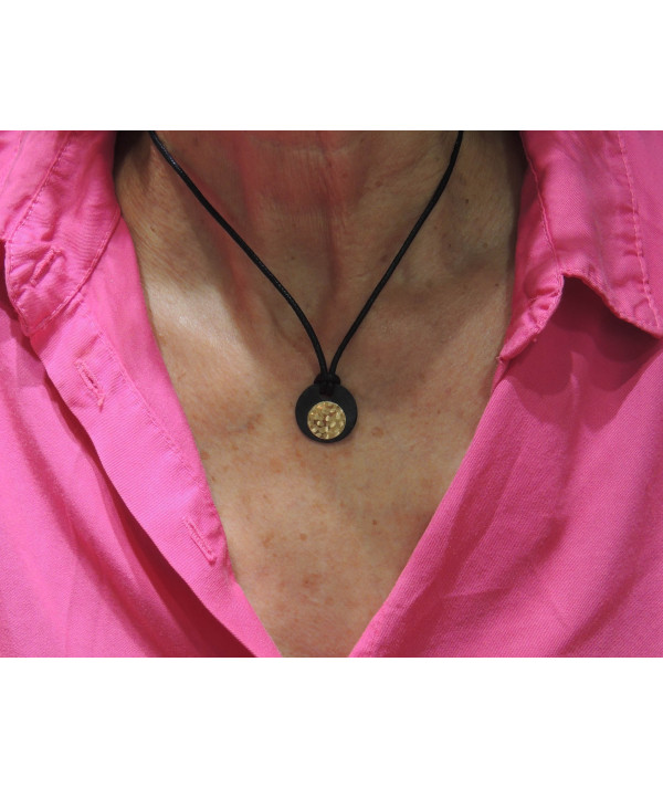 Pendentif mini ardoise avec motif cible en or 750 martelé //Joly-Pottuz Megève//