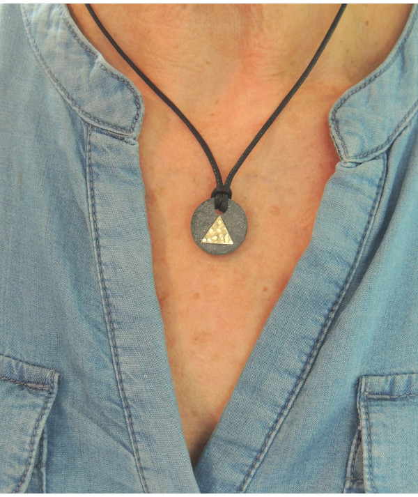 PENDENTIF MINI ARDOISE TRIANGLE EN OR 750