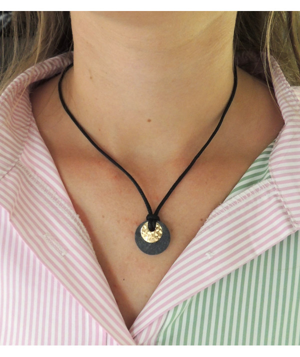 Pendentif ardoise avec motif en or martelé Joly-Pottuz Megève/: