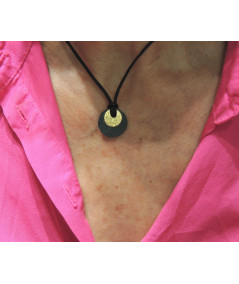 Pendentif ardoise avec motif en or martelé Joly-Pottuz Megève/: