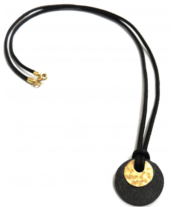 Pendentif ardoise avec motif en or martelé Joly-Pottuz Megève/: