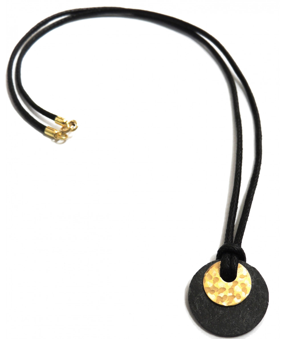 Pendentif ardoise avec motif en or martelé Joly-Pottuz Megève/: