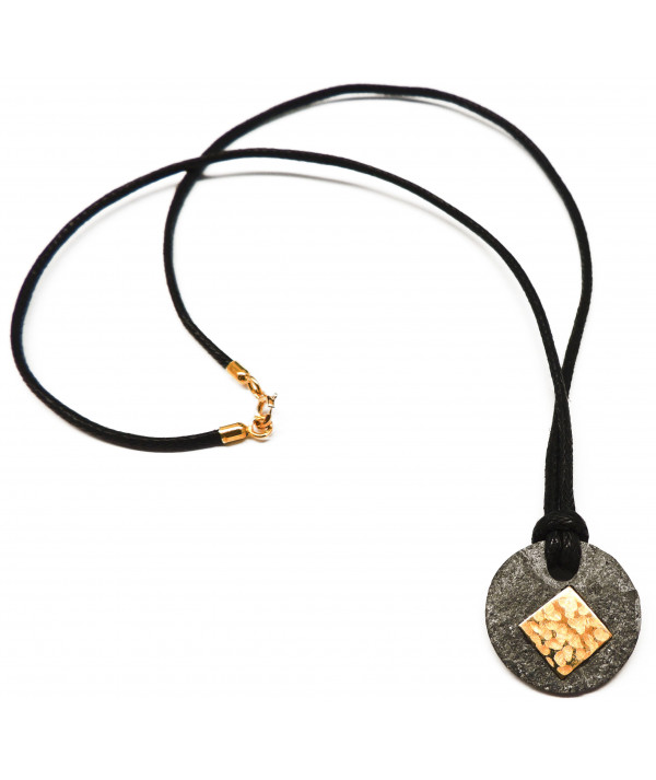 Pendentif ardoise Cible losange en Or 750// Joly-Pottuz Megève//cordon noir