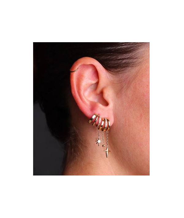 Boucles multi créoles avec chainettes qui se terminent par des motifs étoiles et boules