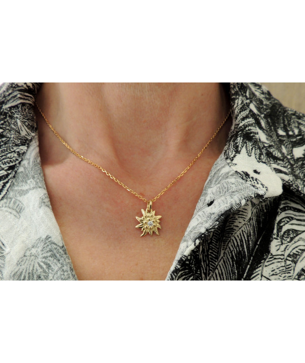 Pendentif serti d'un étincelant Diamant  serti au cœur de l'édelweiss