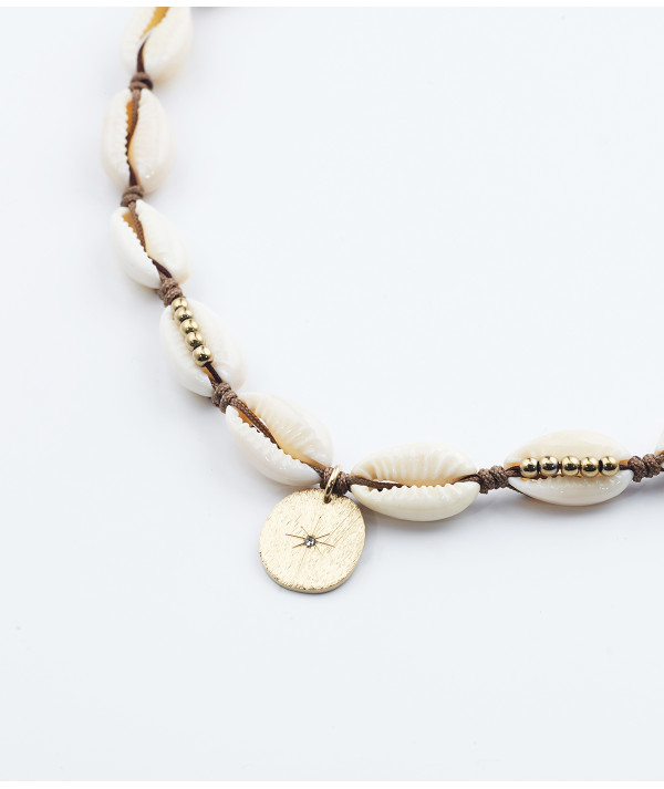 collier coquillage  ZAG sur cordon beige minis boules dorée  Joly-Pottuz Megève