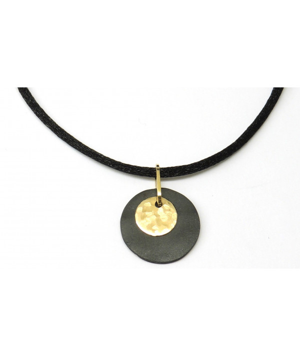 Pendentif mini ardoise avec motif cible en or 750 martelé //Joly-Pottuz Megève//