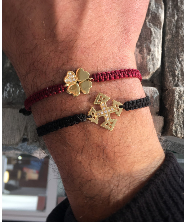Bracelet cordon tressé avec motif trèfle en or 750/000  création Joly-Pottuz// Megève//