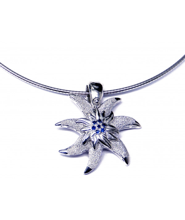 Pendentif Edelweiss en argent925/000 son coeur est serti de saphirs fins Joly-Pottuz//megève//