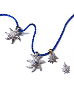 Pendentif Edelweiss en argent925/000 son coeur est serti de saphirs fins Joly-Pottuz//megève//
