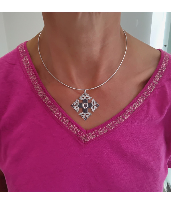 pendentif croix de Megève coeur joly-pottuz joaillier Megève